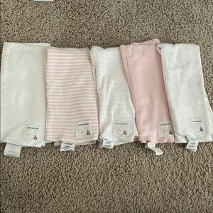 Burt’s Bees 5 pack Baby Burp Cloths Set in Pink and White
